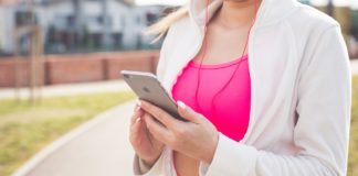 Aby na mobil nespadla činka. Kam s ním?